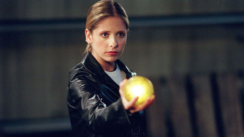 Buffy holding a glowing Dagon Sphere