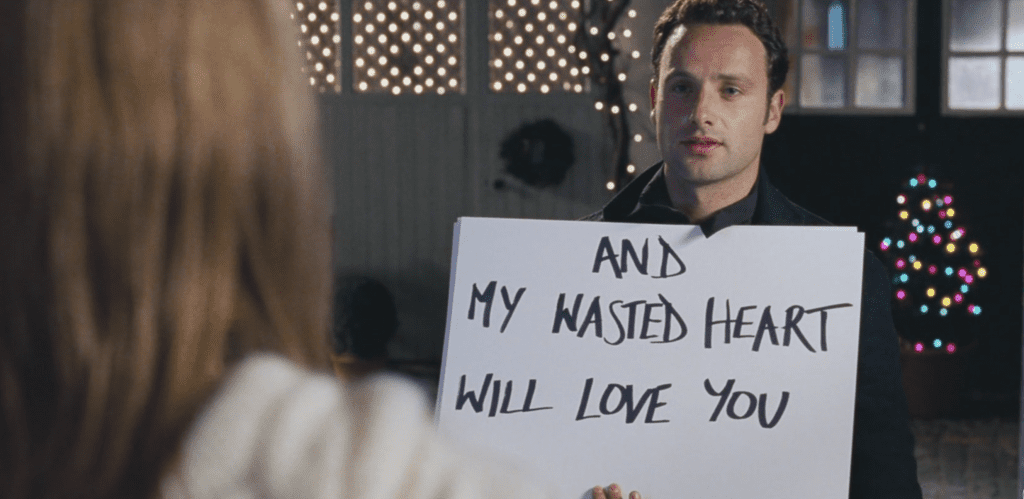 Mark holds up a sign, telling Juliet he loves her