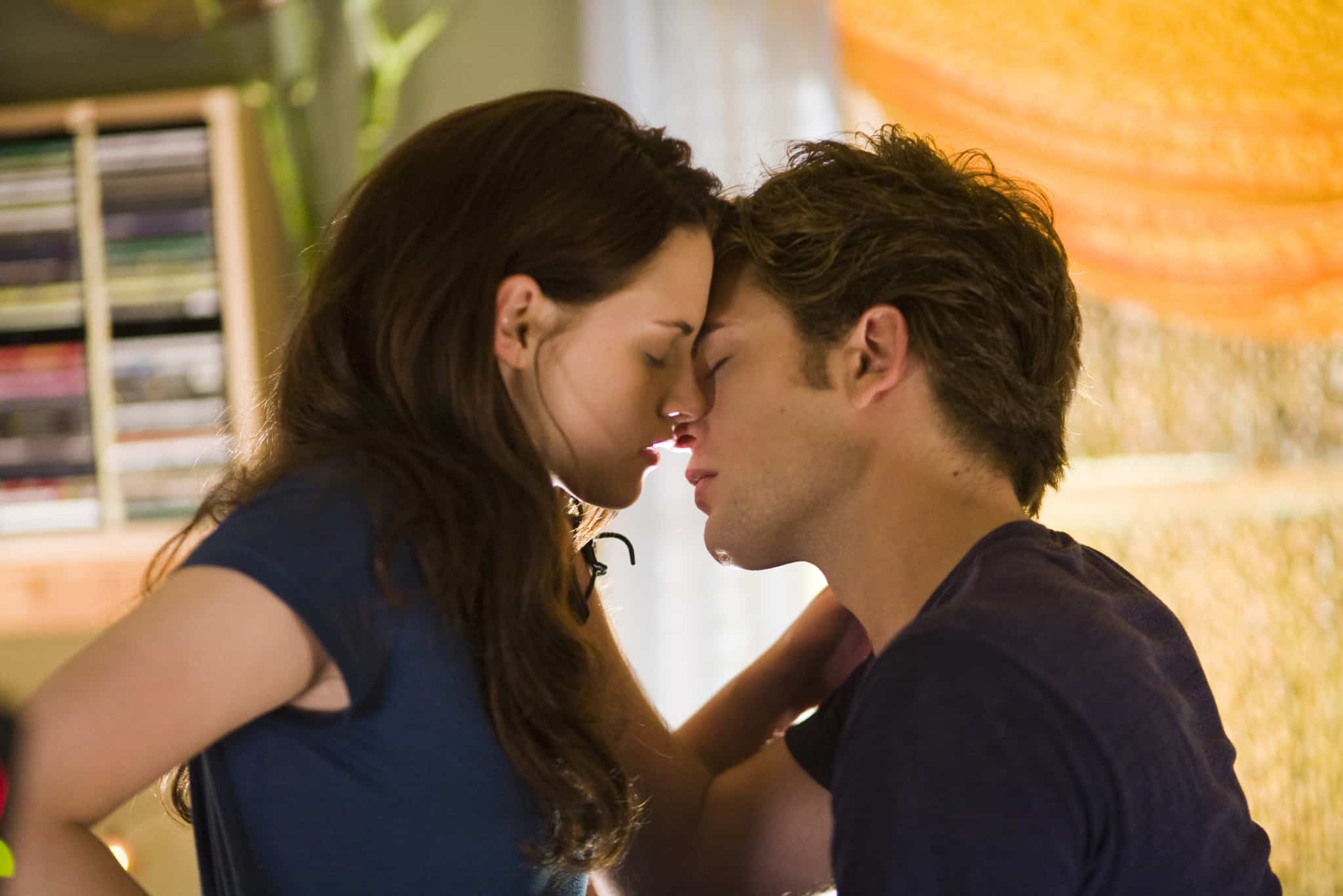 A teen girl and boy go in for a kiss in this image from Summit Entertainment.